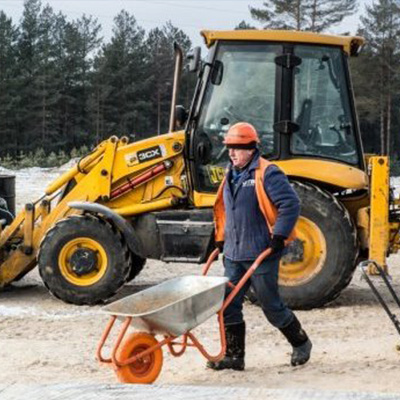 Робота надворі: будівництво, охорона, парковка, торгівля